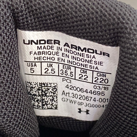 ✨ Authentic Under Armour Women’s Sneakers - Size 5 - Black/White - EUC ✨ - Picture 5 of 6